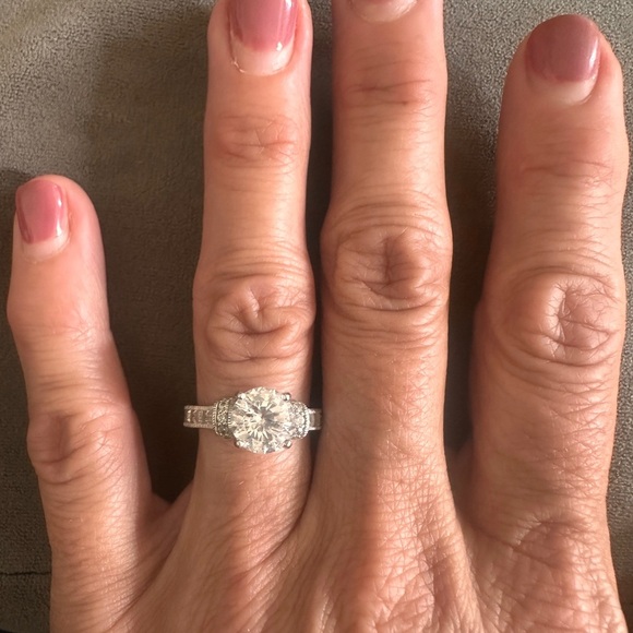 Elegant Silver Women's CZ Ring Size 7 Aprox. 2ct Travel and Vacation Ready Shiny - Picture 1 of 8